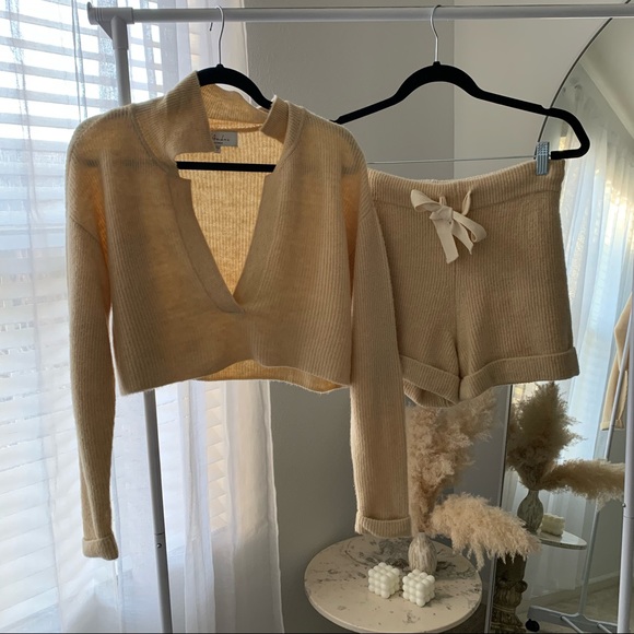 L’acadamie x Revolve Set - Picture 2 of 3